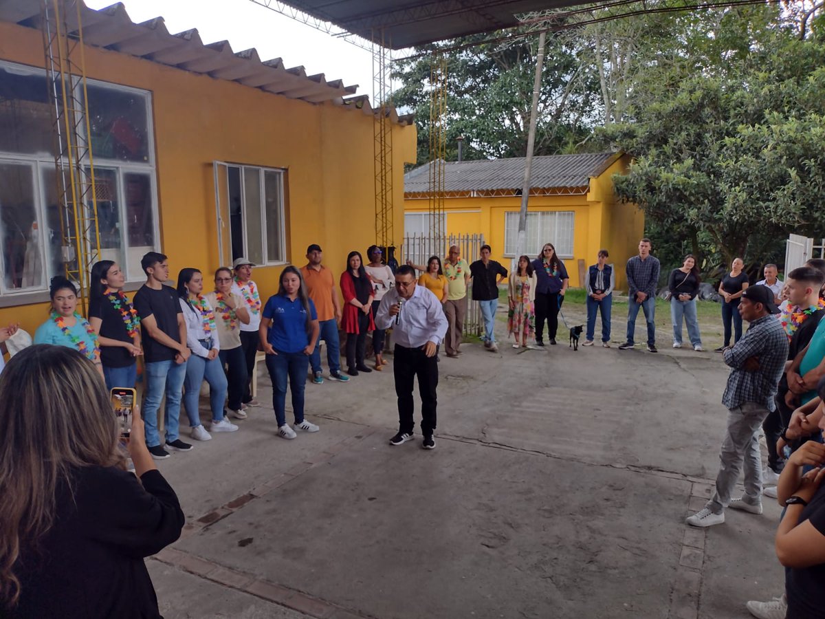 Integración con la comuna 10.
Compartir y recrearnos hace parte del trabajo que realizamos para fortalecer los procesos futuros de nuestro <a href="/PartidoMIRA/">Partido MIRA</a>
#QuindioNoSeDetiene