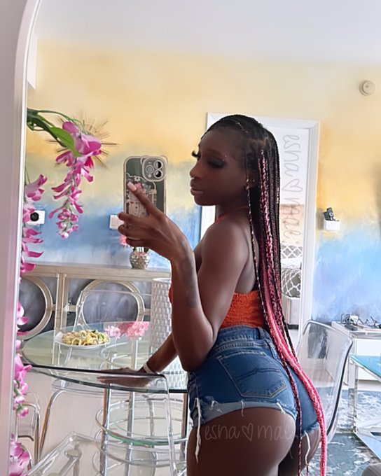 sweet cheeks🍭 https://t.co/VLMCnlBWu7