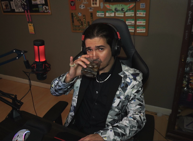DynamicWack's tweet photo. @GamePassDad @banzaimerlin @URCBeats How I am gonna be watching the #Streamies tonight! https://t.co/uEMscOvFYG