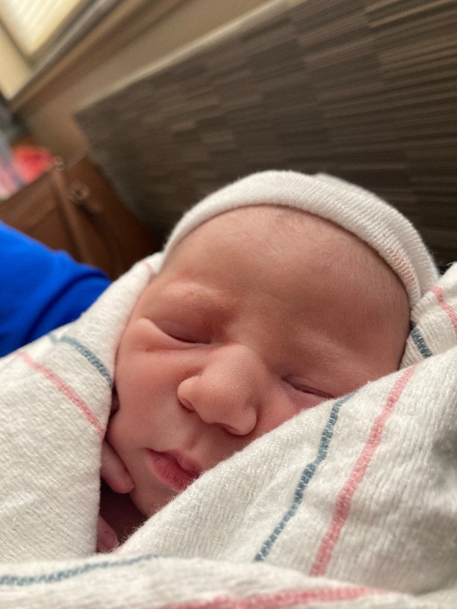 abdoncruzer's tweet photo. My baby girl born February 24th 1:58 p.m 6.6 lbs and 19 inches long. My world Julianna Nicole Cruz 💚💚💚💚 https://t.co/3vLkRw2hip