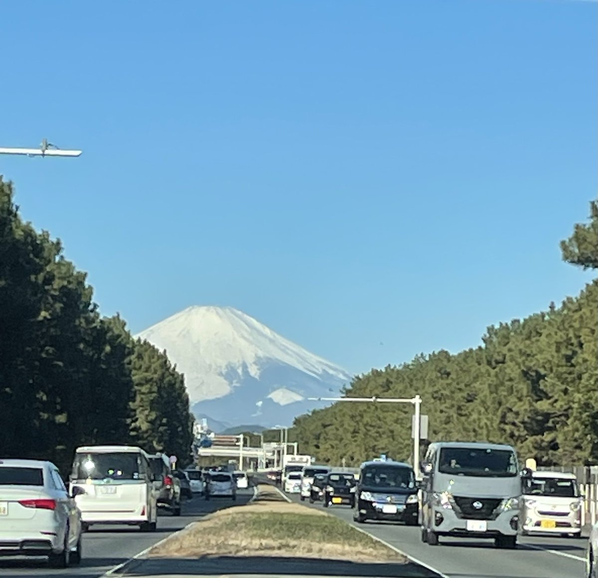 ichiriko's tweet photo. 今朝の富士山 https://t.co/BthonZNmy8