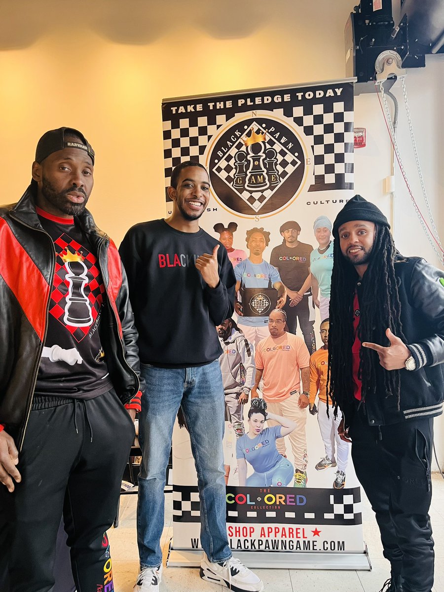 MarkusforDC's tweet image. It’s a beautiful day to support Black Biz and Arts in the great #Ward8! Picked up some great finds at “Black Wall Street on the Ave” at Check-It and grooved to some Go-Go Salsa at @AnacostiaArts! Thanks to @MotenSpeaks for always promoting ingenuity and creativity #MadeInDC!