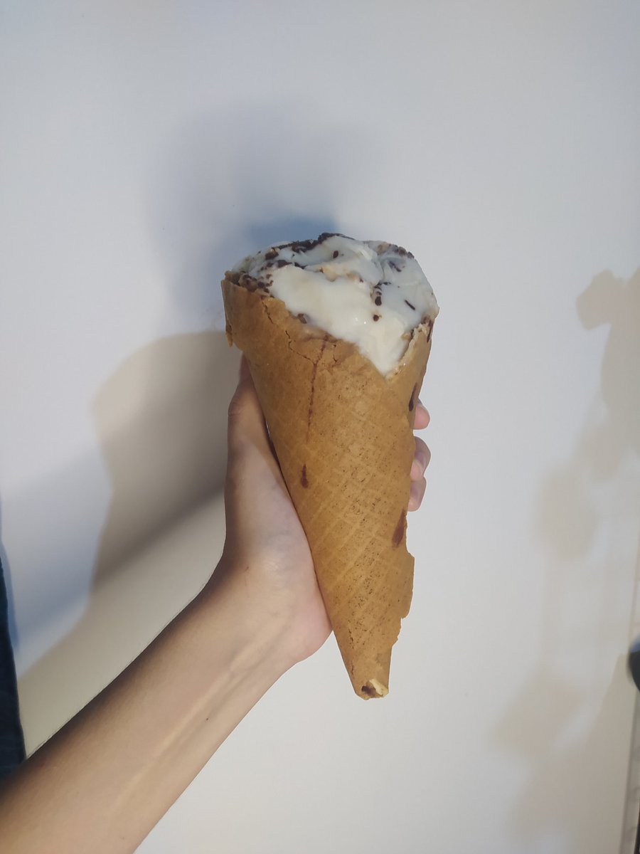 LaSophiaPH's tweet photo. Ayer ví que en mi bodeguita de confianza estaban vendiendo unas barquillotas y como la publicidad era una hojita mal dibujada decidí hacerle una presentación más bonita (tamaño carta) 💗

Modelé, fotografié y diseñé 🤭 https://t.co/pN8UftwIgl