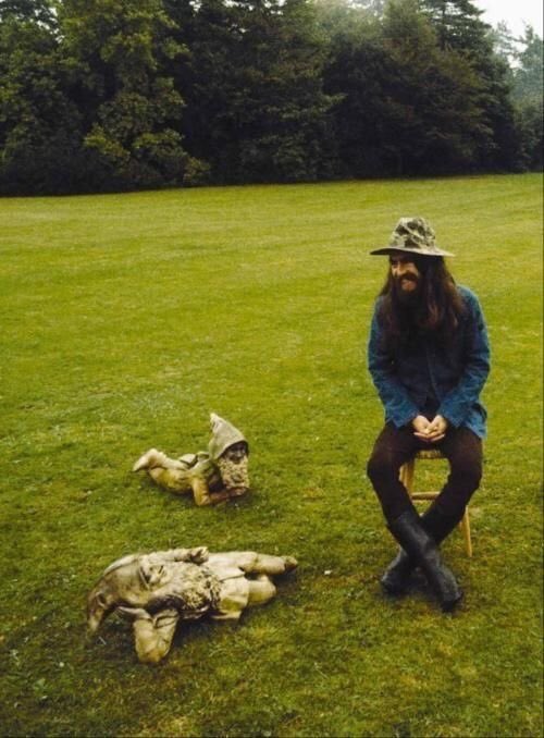 CRAZY4HARRISON's tweet photo. i know i’m very ia on beatlestwt nowadays, but i’m coming back on here to say happy birthday to my favorite boy!! happy birthday george, i love you forever 🕉️💟 https://t.co/nljCS7KlKh