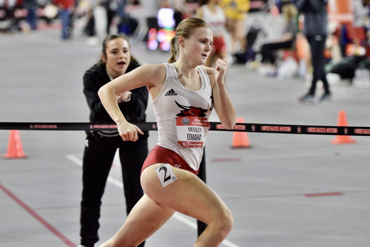 𝟴𝟬𝟬𝗺 | A 𝑔𝓊𝓉𝓈𝓎 race by Maddie Yardley results in a new PR of 2:19.85.

#OmahaTFXC | ⚫️🔴🐮