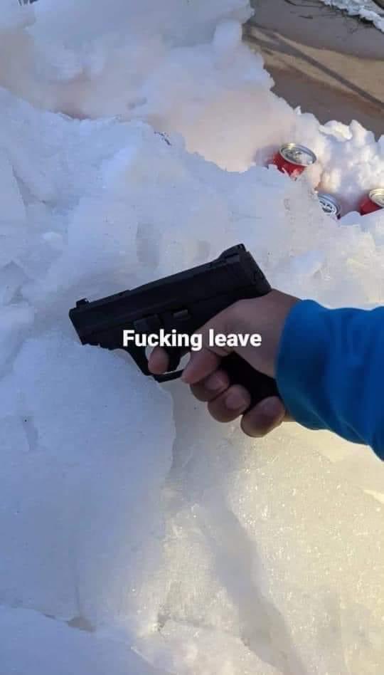 kristenlr_'s tweet photo. pls no more snow 🥺😔 https://t.co/RryFhJRnH4