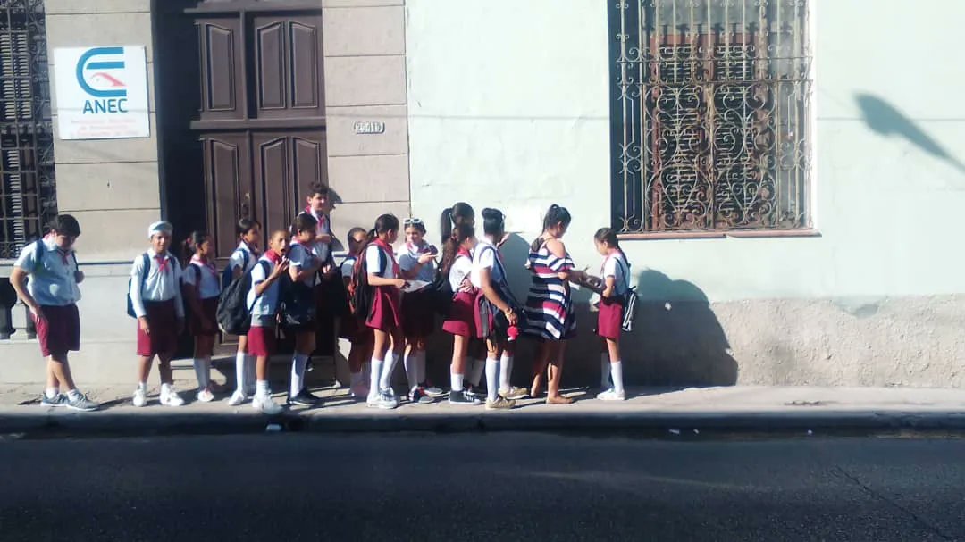 Los pioneros de República de Costa Rica siempre cumpliendo con su tarea estudiantil #VotaPorCuba #DmeMtz #GobMtz <a href="/dtor_educmtz/">Casanova Director de Educación ProvincialMatanzas</a> <a href="/EMatancera/">Educación Matancera</a> <a href="/CubaMined/">MINED</a> <a href="/gpppmatanzas/">Gobierno Provincial del Poder Popular en Matanzas</a>  <a href="/SuselyMorfaG/">Susely Morfa González</a>  <a href="/mariofsabines/">Mario Sabines Lorenzo</a> #MejorEsPosible #EleccionesNacionales2023 #CubaVotaUnida