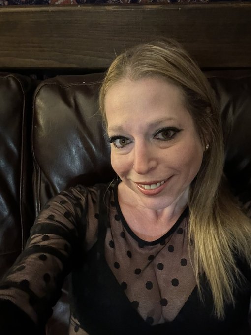 Saturday night shenanigans!! https://t.co/Fdg7fg7129