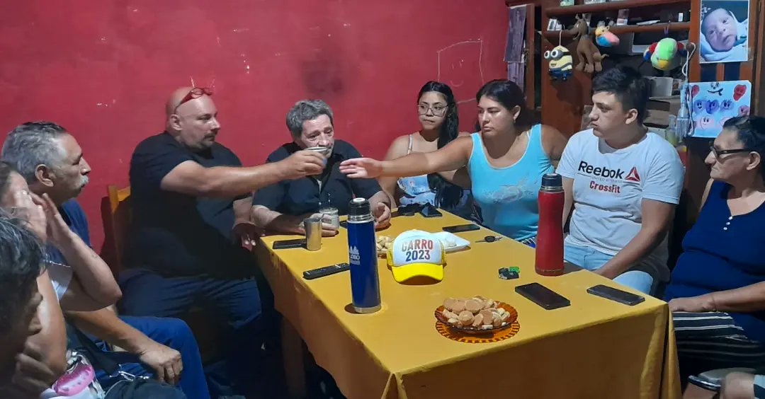 BeronTaxi's tweet photo. #MATEAMOS🧉 con #vecino/as del Barrio de #AltosDeSanLorenzo 👨‍👩‍👧‍👧 hablamos de todo y compartimos una tarde con las familias 😊👍
#juliogarro2023 
#casadelpuebloperonista https://t.co/eIsMjSHVDt