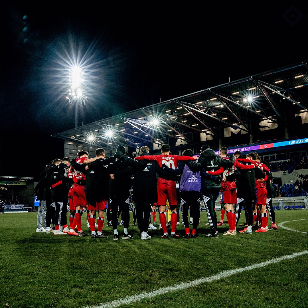 TEAM 💙🤍🖤 

Jetzt den Blick auf die nächste Aufgabe richten und weiter gemeinsam an den Weg glauben. 💪🏼

#nurderHSV #SVDHSV
