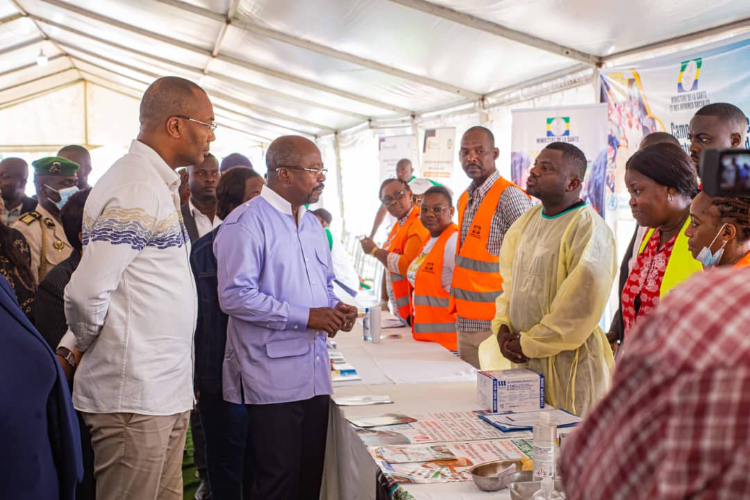 Ravi d'avoir accueilli le PM @BiliebyNze sur le site de la caravane médico-sociale de proximité organisée dans le 2e arrondissement de la commune d'Owendo. Les populations sont venues nombreuses. un acte de plus qui matérialise la politique médico-sociale du <a href="/PresidentABO/">Ali Bongo Ondimba</a>