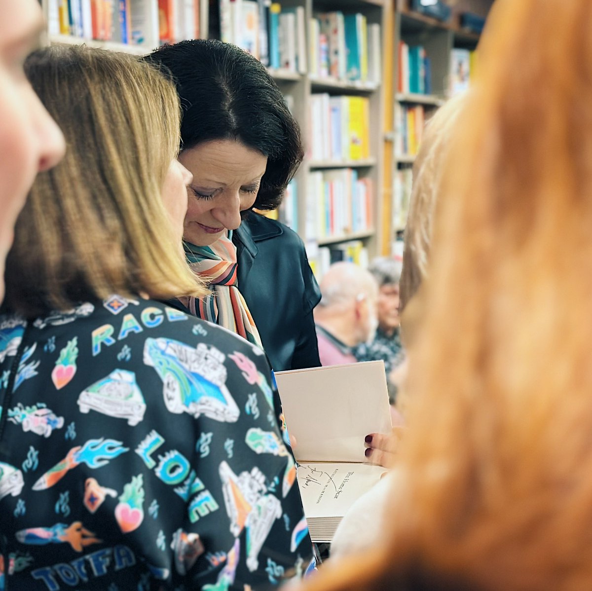 ParsonsBookshop's tweet photo. We are getting stuck into @KathleenMacM’s new novel #TheHomeScar this weekend, which launched a little over a week ago in a jam-packed @DubrayBooks on Grafton st! #irishwriter #booklaunch #irishbookshops https://t.co/gcD3LQ8KtK
