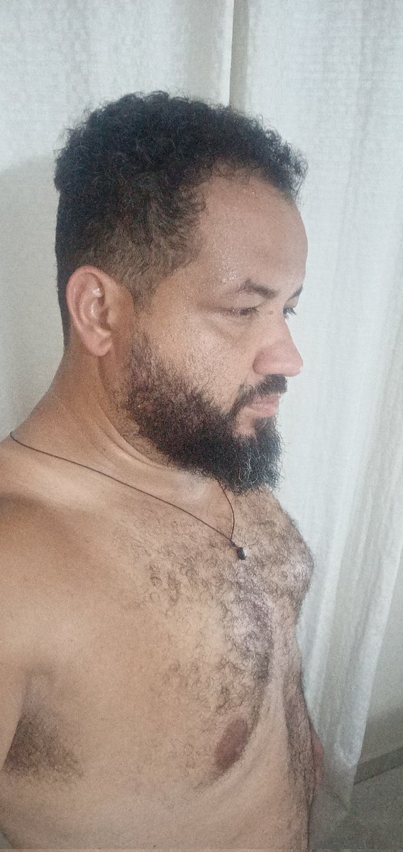 mavinhopbi's tweet photo. Biscoito pensando nos dois últimos blocos de amanhã, #TriboQ e #sereiasDaGuanabara, acho que vou inclementar a fantasia que fez sucesso. #Carnaval2023 #carnavalRJ #CarnavaldeRua https://t.co/mzmghhqSQn