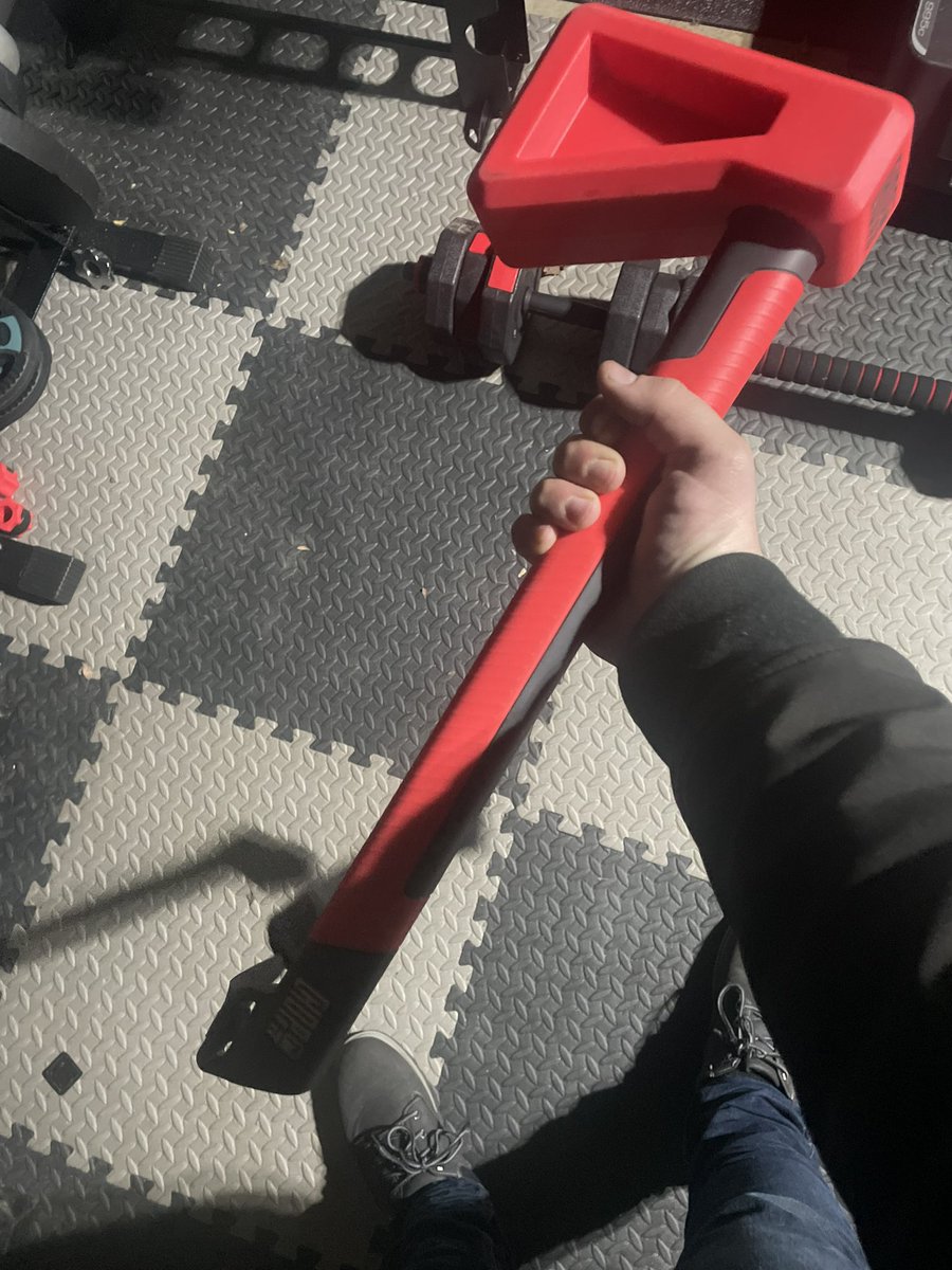 CUDD3R's tweet photo. Bought the @ChopFit workout axe. Can’t wait to use this tomorrow morning for a sesh https://t.co/aXMPYTzTNl