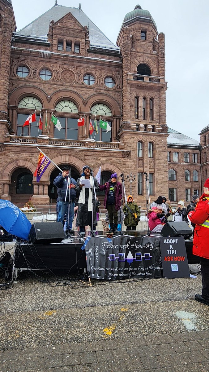 NadineM_Media's tweet photo. Wintry fun at #WelcomeBackDoug rally. @GTorontoHC chanted on the way. @NatalieMehra @landbackskyler & Layla, @FredHahnCUPE , @torontolabour Prez Andria & all inspired. The fightback begins! #ItsAboutEverything #HandsOffTheGreenBelt #HealthCare4All https://t.co/Cs0sev4euh