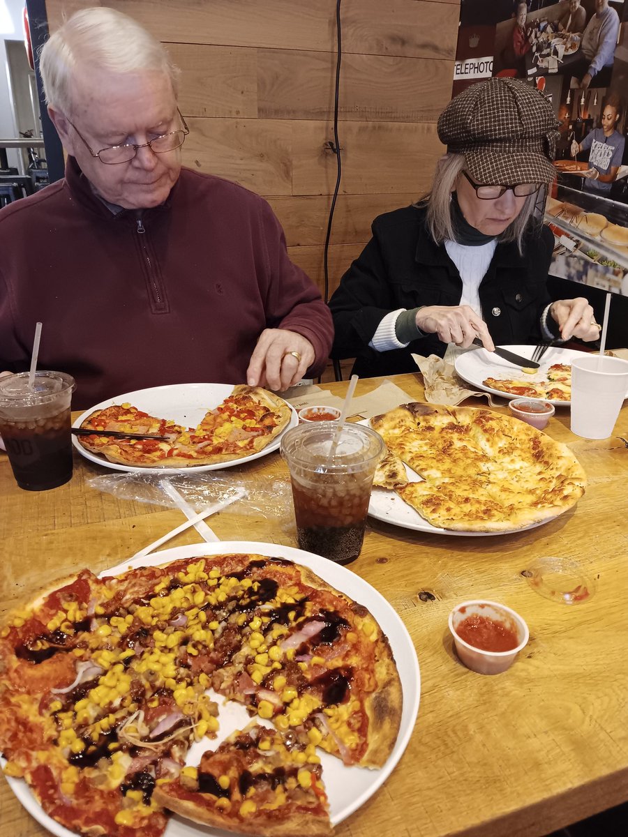 DARKdcKNIGHT's tweet image. Tonight was yummy time for supper....
#MODpizza