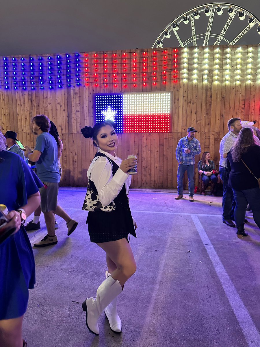 jinxgalore's tweet photo. yeehaw ๐ค
#RODEOHOUSTON #rodeocookoff https://t.co/CVjfGz7xmo