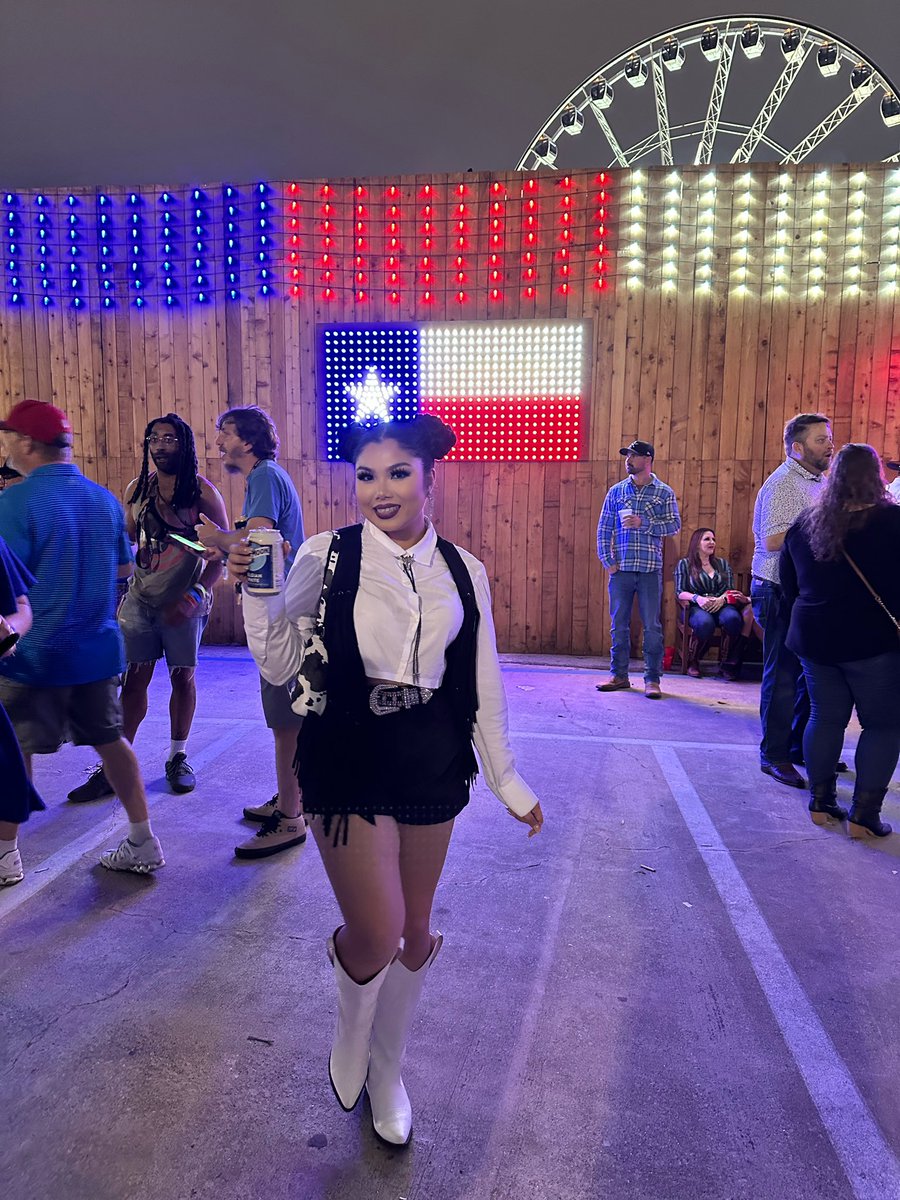 jinxgalore's tweet photo. yeehaw ๐ค
#RODEOHOUSTON #rodeocookoff https://t.co/CVjfGz7xmo