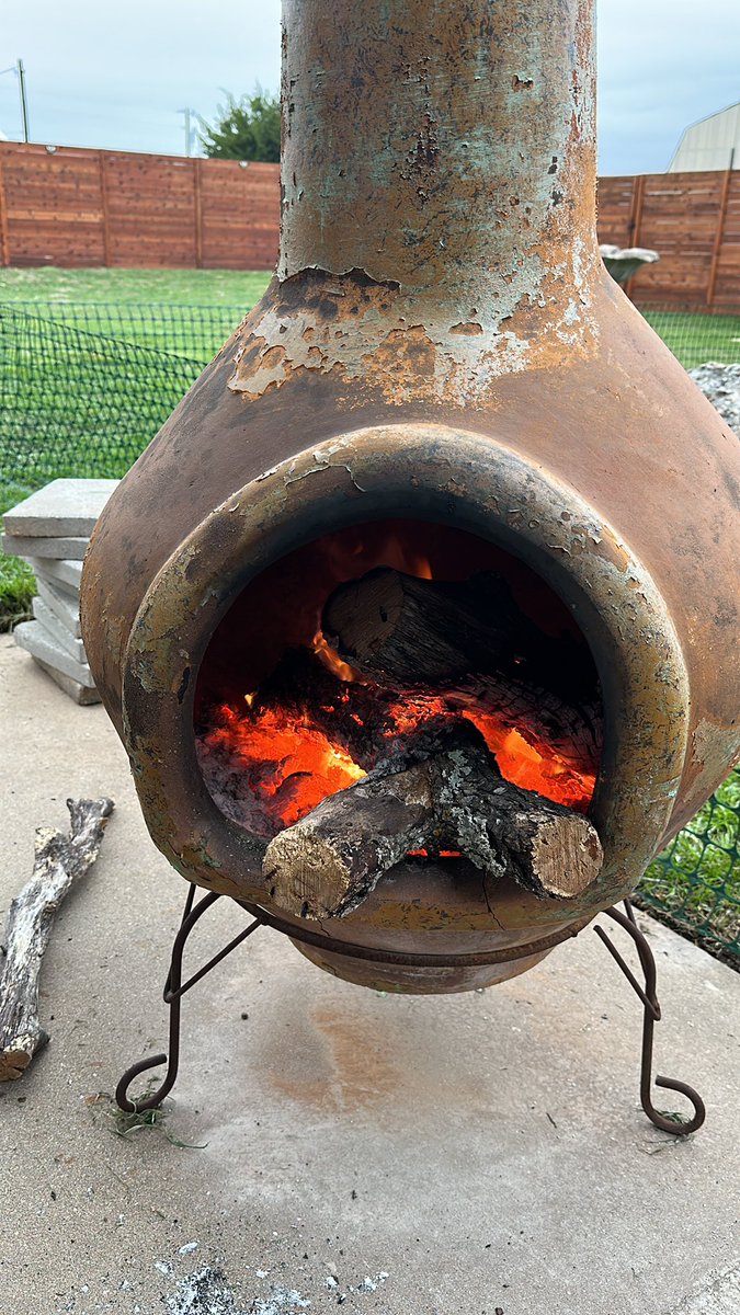 Scooterred's tweet image. Gorgeous day here in Central Texas! Overcast all day, in the 60’s, light wind! Perfect for a fire and some old country music! #texas #weather #yuengling #AdultingAndStuff