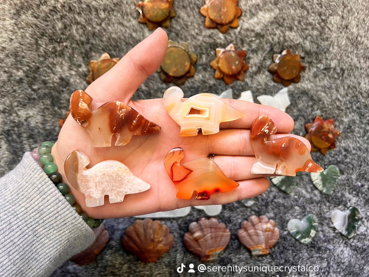 Where are all my supporters at? Over 1700 followers and I’m only getting 1 like on my posts? Come on babes I need your support 🙏 please go checkout my new business, it would mean the world to me. 
Serenitysuniquecrystalco.com
