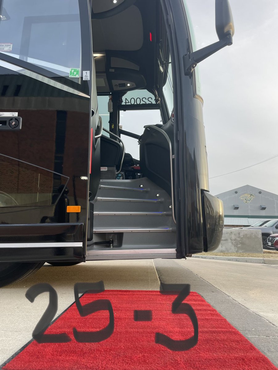 Getting a Road W to finish the regular season 25-3 is definitely worthy of Red Carpet Treatment for guys!  ⁦<a href="/UIndyMBB/">UIndy Men’s Basketball</a>⁩