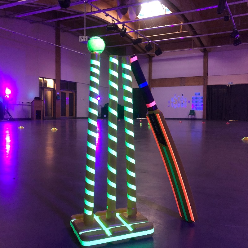 leicsccc's tweet photo. 𝐈𝐂𝐘𝐌𝐈: We continued our commitment to growing the Women’s and Girls’ game through a new ‘Glow in the Dark Festival'. 🔦🌟

The vibrant version of cricket, involving UV reactive equipment &amp; clothing, was delivered to secondary school girls by @leicscricket. 🏏

Read more. 👇