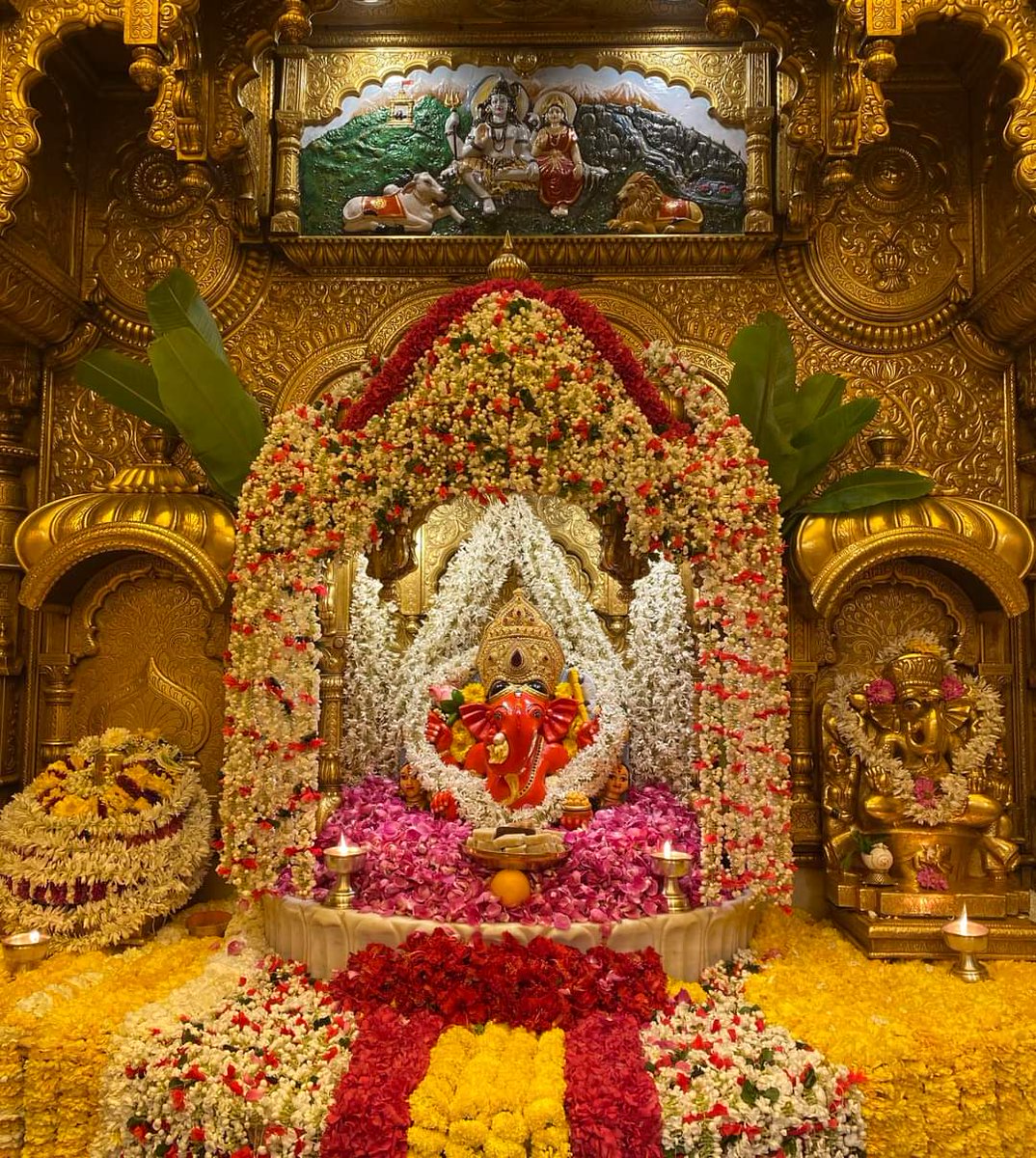 banke_shri's tweet photo. जय श्री सिद्धिविनायक 💛🙏 https://t.co/TM9ivgA6yC