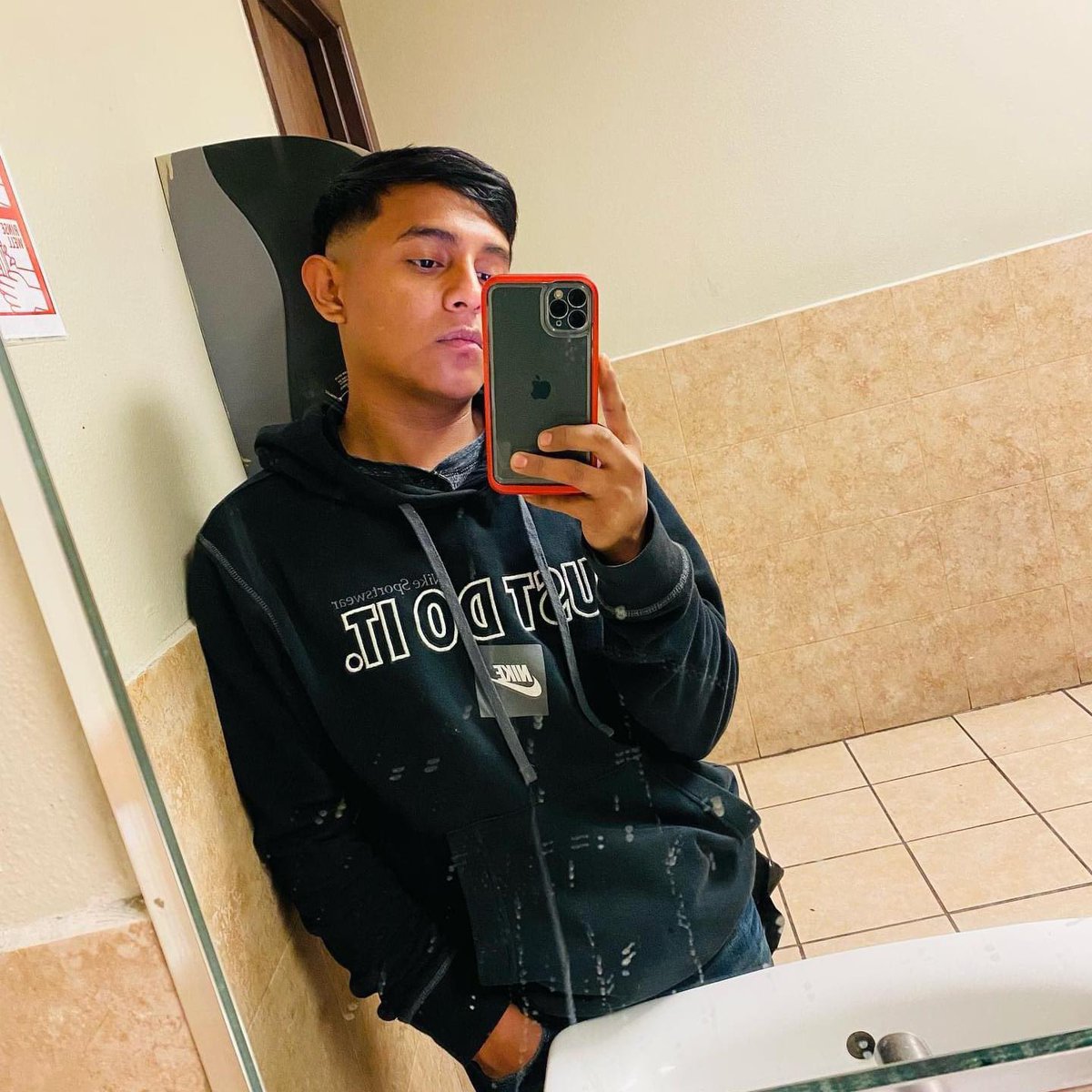 Heterosrey's tweet photo. Les gusta este chico  Irving Hetero Curiso o bi? Dm @Reynosa_gay @Luisang24028435 @REYNOSA_Mayates @ReynosaHeteros2 @ReynosaHeteros2 @CazaReynosa @reynosaheteros1 https://t.co/OyL6YGX6gp