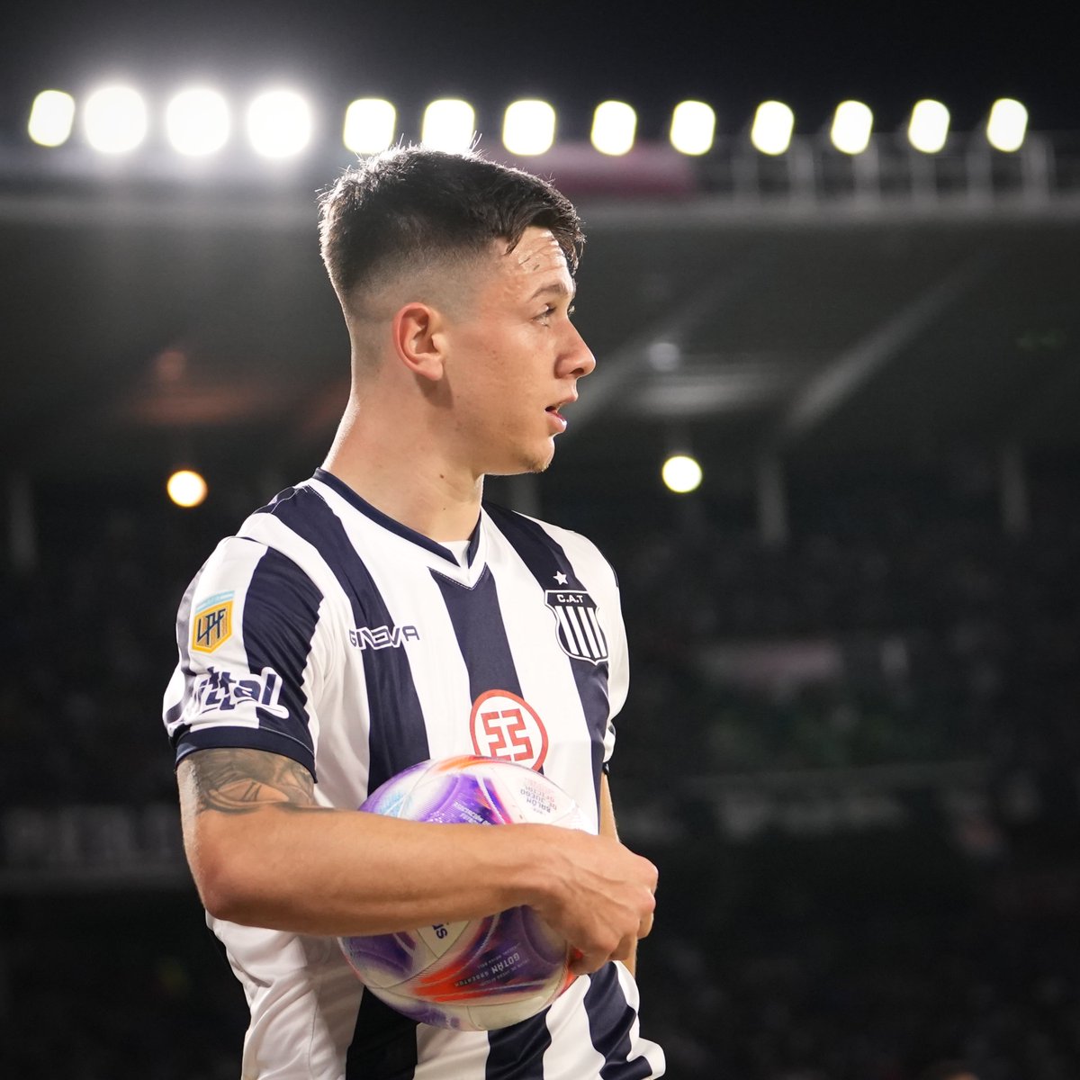 🤩 La pelota siempre, pero siempre, al “16” de #Talleres.

🏴󠁧󠁢󠁳󠁣󠁴󠁿 Rodrigo Garro es, en mi opinión, el mejor jugador del fútbol cordobés.

👉🏻 El pampeano surgido en #Instituto hace absolutamente todo simple.

👨‍🎨 Hace unos días alguien dijo que lo podrían apodar “pincel”, por la zurda.