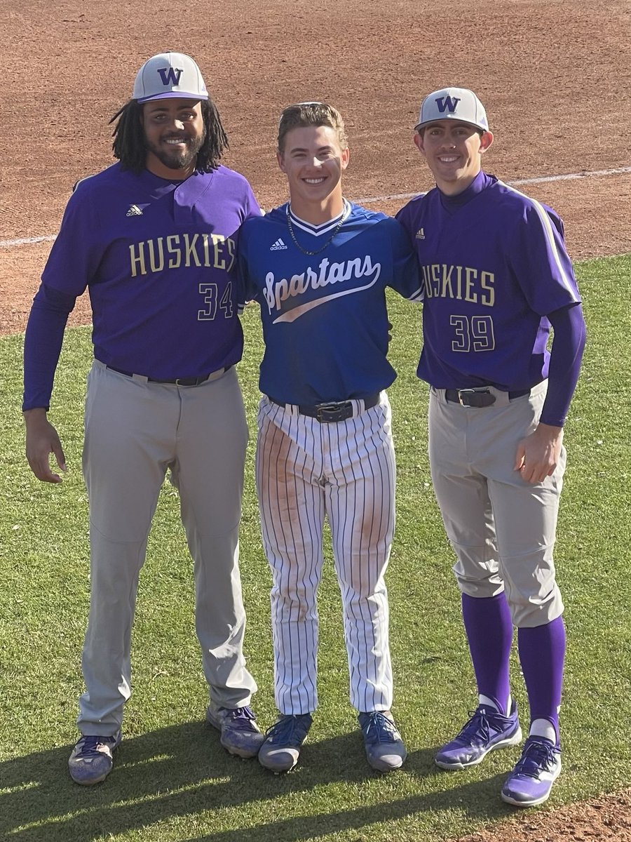Great seeing these three studs together on a ball field again! 
(L-R) ⁦<a href="/_yvngmike/">Mike🤘🏾</a>⁩ ‘20, ⁦<a href="/DorraughHunter/">HUNTER DORRAUGH</a>⁩ ‘19 and ⁦<a href="/Kcbender7/">kyle bender</a>⁩ ‘21 
#BulldogBaseballFamily