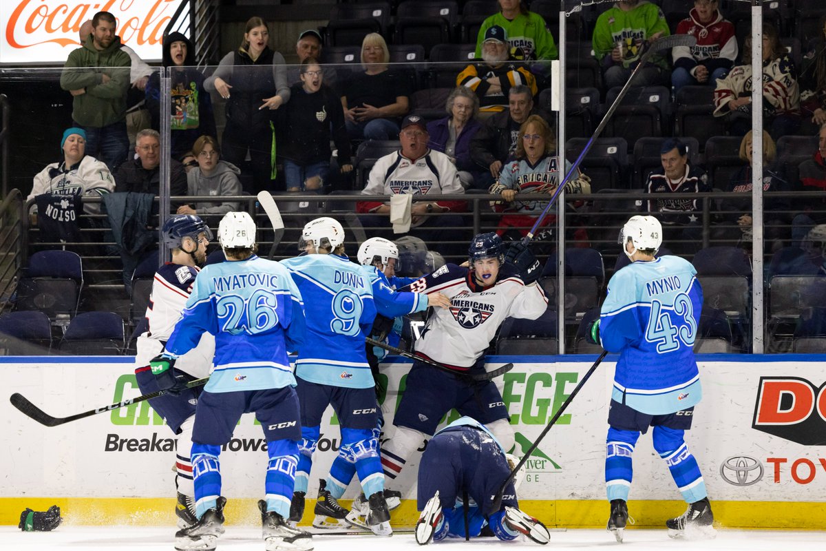 wolter_liz's tweet photo. Our @SeattleTbirds showed the @TCAmericans no love, as they donned their Valentine's Day jerseys in a 6-1 blowout victory (2/24/23). Shot for @CirclingSports with writing by @Chamaker23
#BestInTheWest #SeattleThunderbirds #Thunderbirds #WHL #SeattleHockey #TCAmericans #TCAms https://t.co/ILNYeUQZcR