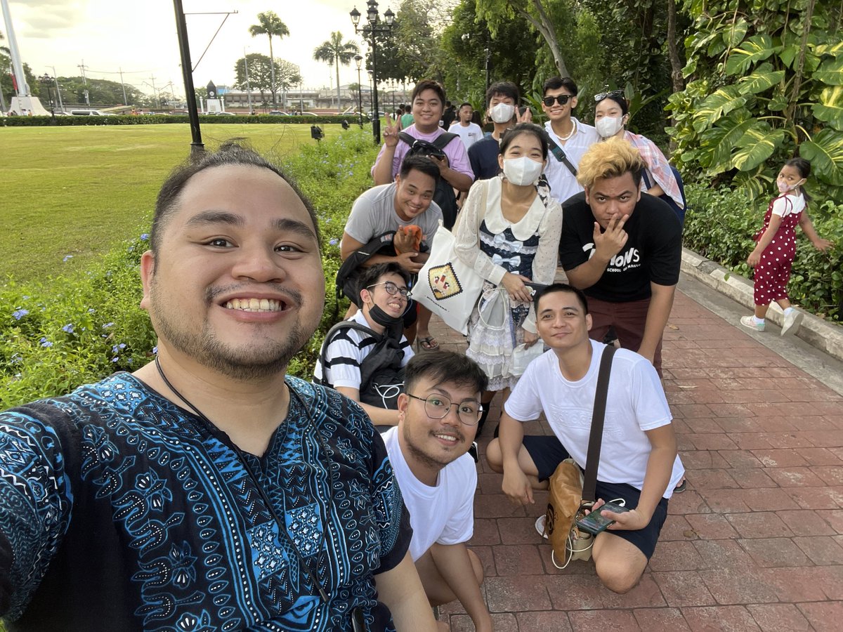 architectalyssa's tweet photo. celebrating go tour with some internet friends! 🙌🏻

@Pokemon 
#PokemonDay 
#PokemonTogether 
#PokemonGOTour 
#PokemonGOTourHoenn https://t.co/x72Hz0NYSE