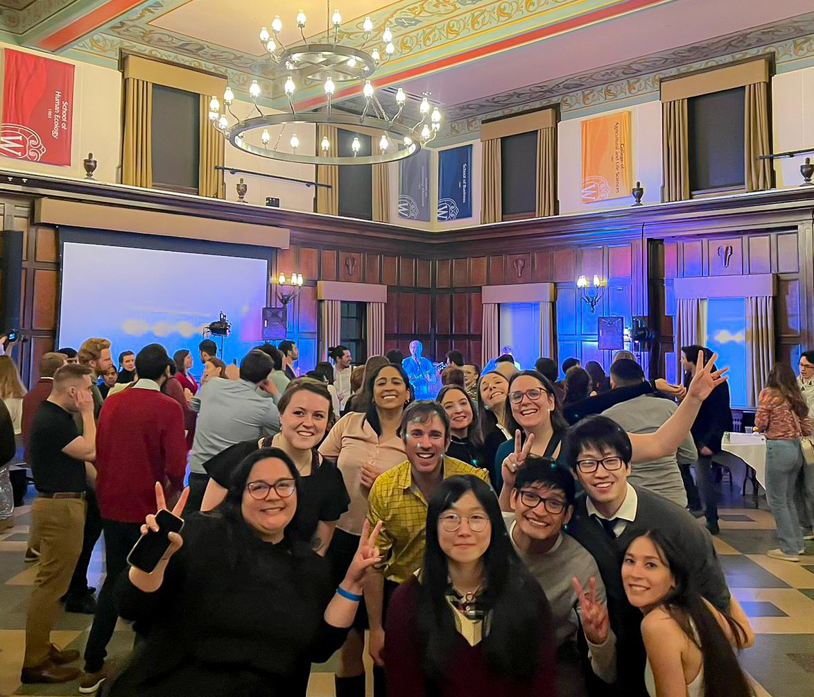 Kari_missNube's tweet photo. @UW_AOS Solstice Party 2023! The tropical crew from AOS. My respect and admiration  for all the amazing scientists in this picture🌤 https://t.co/OjXFHzsOUE