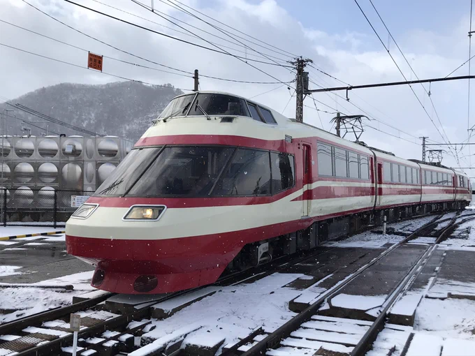 雪のロマンスカー最高では? 