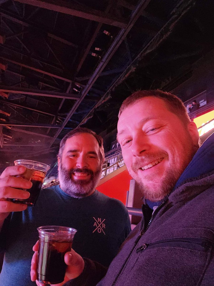rongalf's tweet photo. #habselfie bonne game  entre chum... Go Habs Go. https://t.co/CMcLyESxwR