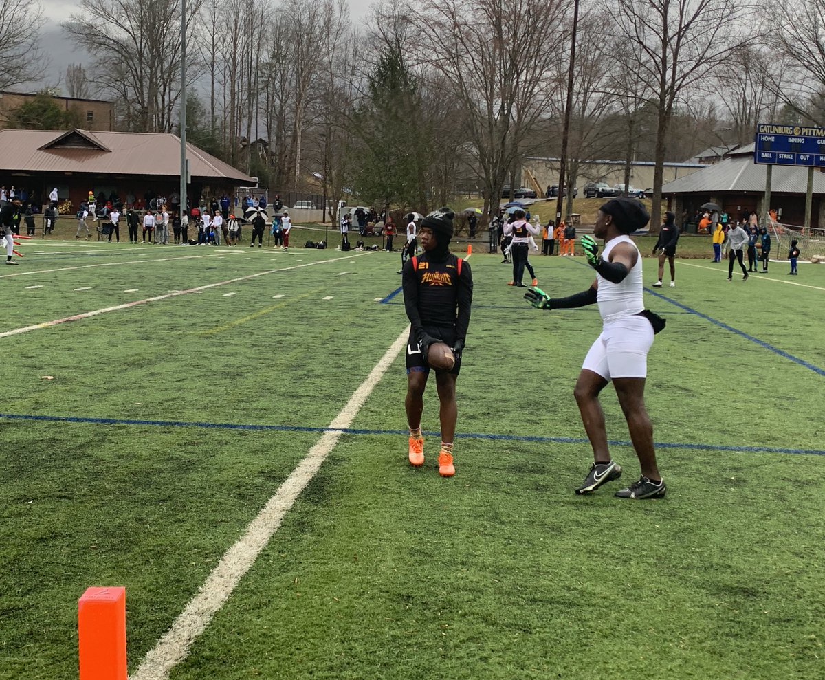CamariHolmes's tweet photo. If you see me right here that mean I scored #TouchDown #DaHunchoway https://t.co/6LkLmIBs0B