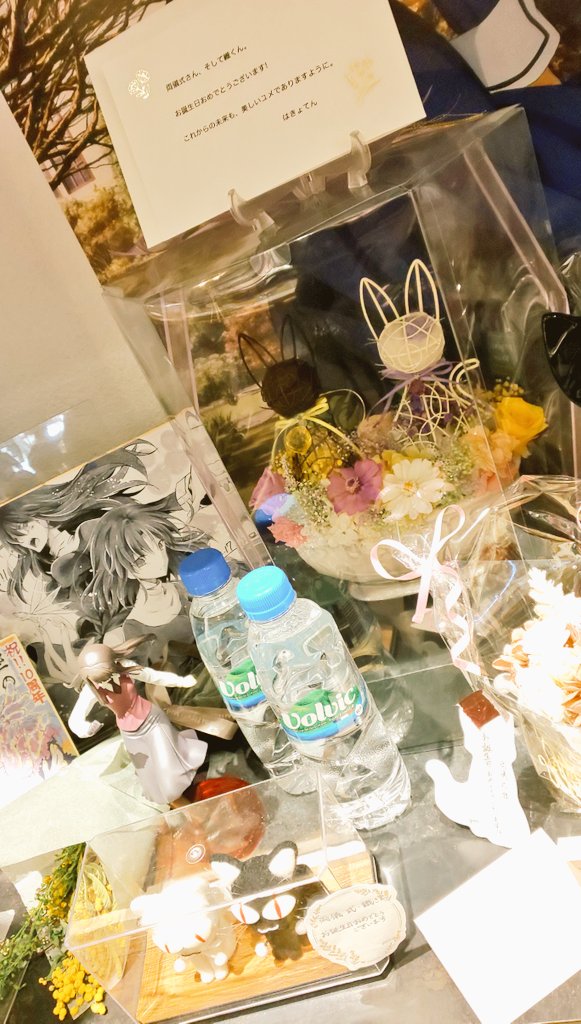 「#両儀式生誕祭2023 今年の黒猫ちゃん白猫ちゃんフラワーは見つけた瞬間「これだ」|はきょてんのイラスト
