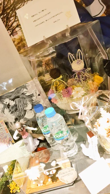 #両儀式生誕祭2023 今年の黒猫ちゃん白猫ちゃんフラワーは見つけた瞬間「これだ!」と思いオーダーしたものですが、図らずも手前の黒レン白レンとセットみたいになってますね。かわいい 