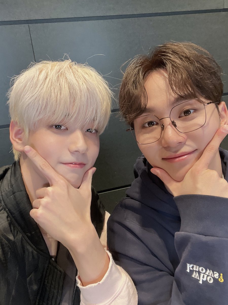 0526HAZEL's tweet photo. GCASH GIVEAWAY 🎉🎊

200php (2 winners) because they dropped these photos 😍😭

- like and rt
- mbfm, @/pledis_17 &amp; @/TXT_bighit 
- reply your fave svtxt interactions/photos/vids 💖

Ends later, Feb 26th 7PM. https://t.co/vudToy8WMc