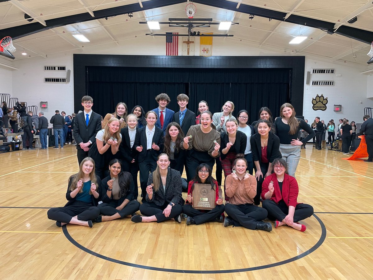 We did it!!! Congrats to our conference champs! 🔵⚪️🥇🏆#giccpride #1family