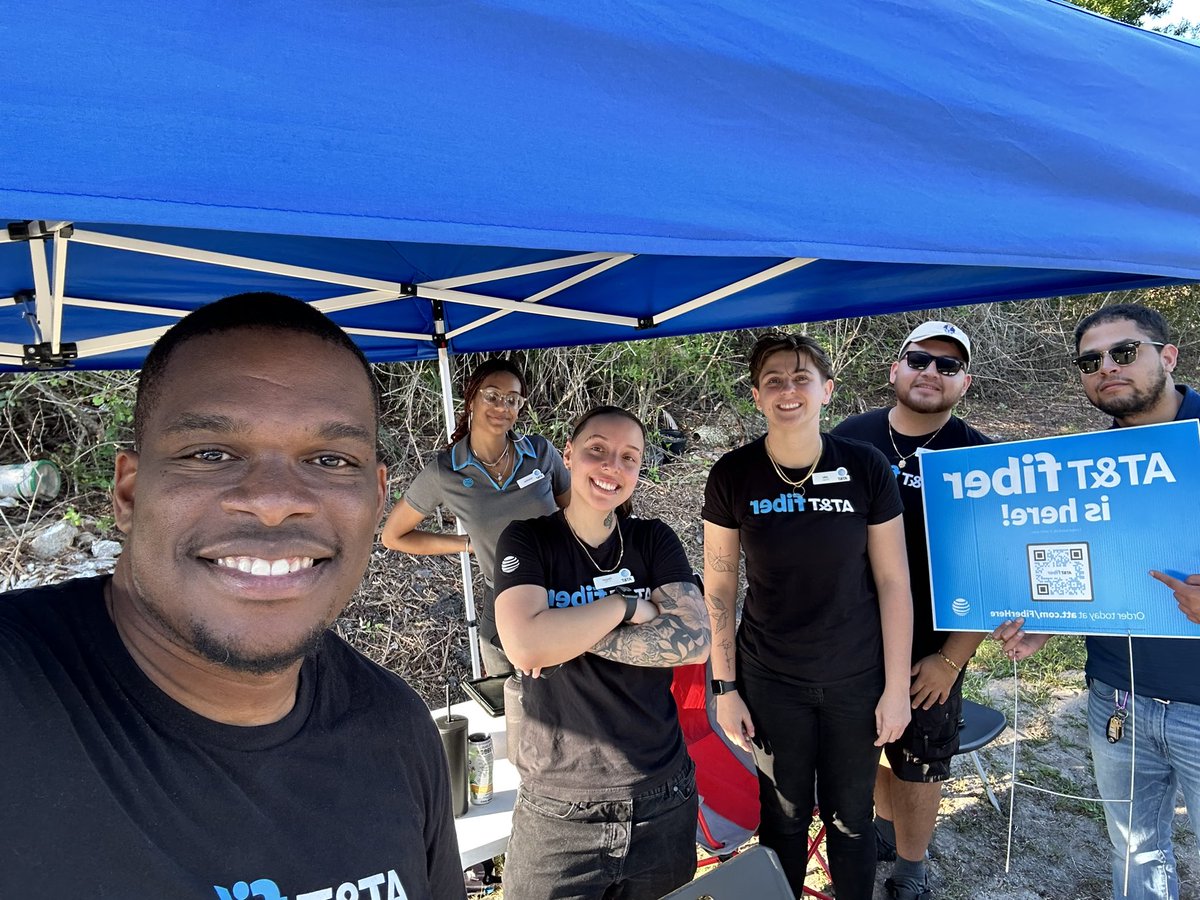 ThePalleschi's tweet photo. big shoutout to @leonjamesatt for supporting the OUTLAWS again in another successful #FIBER event. #LifeAtATT #USAWireless 🤘🏽 https://t.co/wq3YpIAGbX