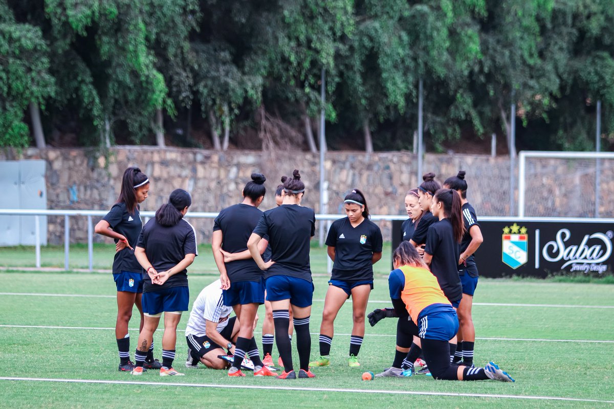 keyly_peralta's tweet photo. Con trabajo en equipo, se puede lograr muchas cosas 💙⚽🙌
#futbolFemenino
#LigaFemenina https://t.co/7XNEQ1cPb3