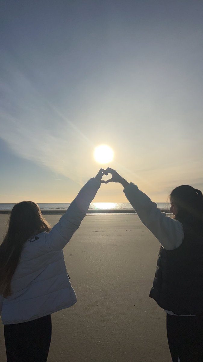 whitehouse_jo's tweet photo. Feb half term #funinthesun #Barmouth #familyfuntime https://t.co/3OSbXlWrct