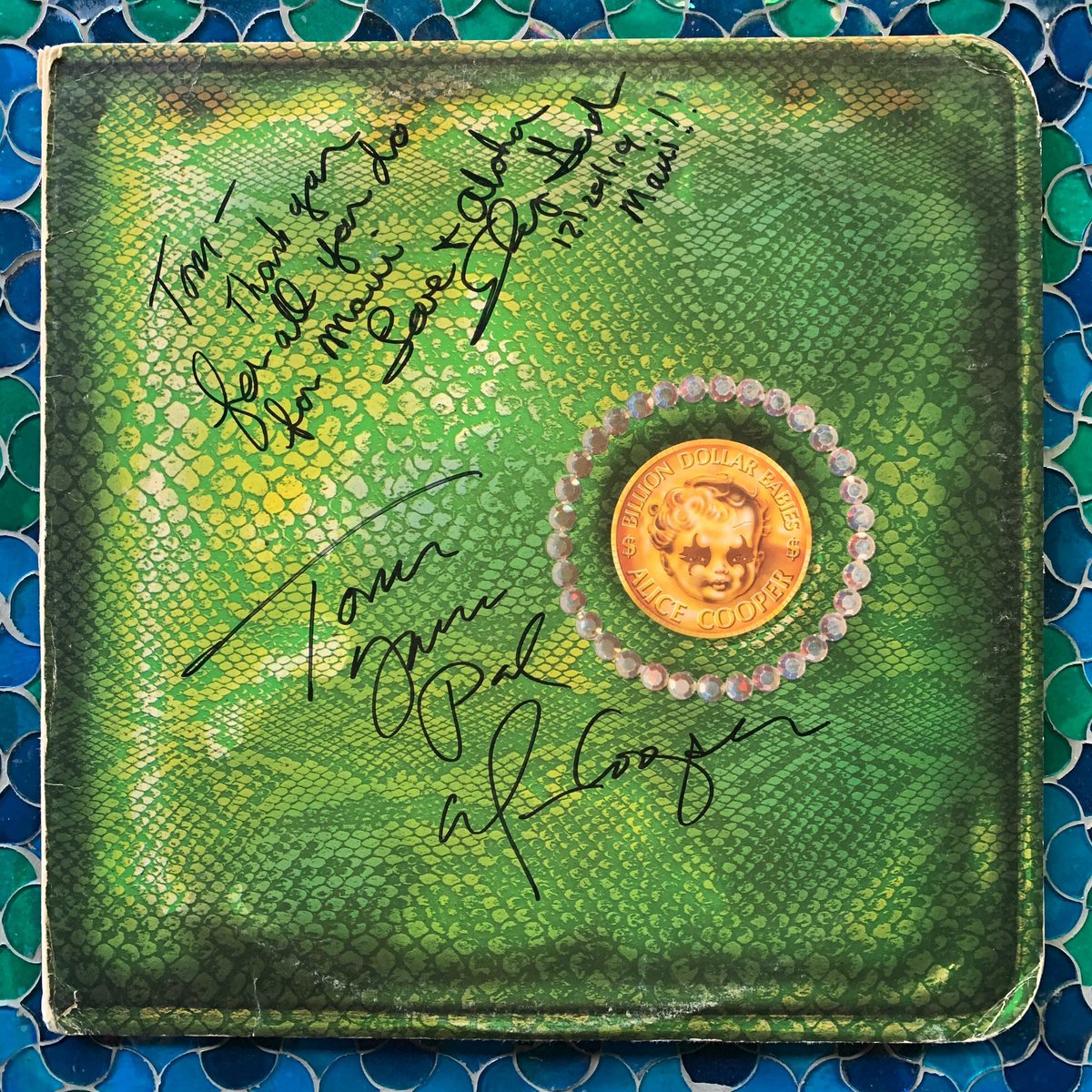 mauitomcat's tweet photo. Love the whole album! Here’s my vinyl signed by @alicecooper and #shepgordon! And playing with Alice on NYE Maui was a dream come true for this Detroit kid! 💥🎶🎸🙏🏼 https://t.co/94J9ElmvjP