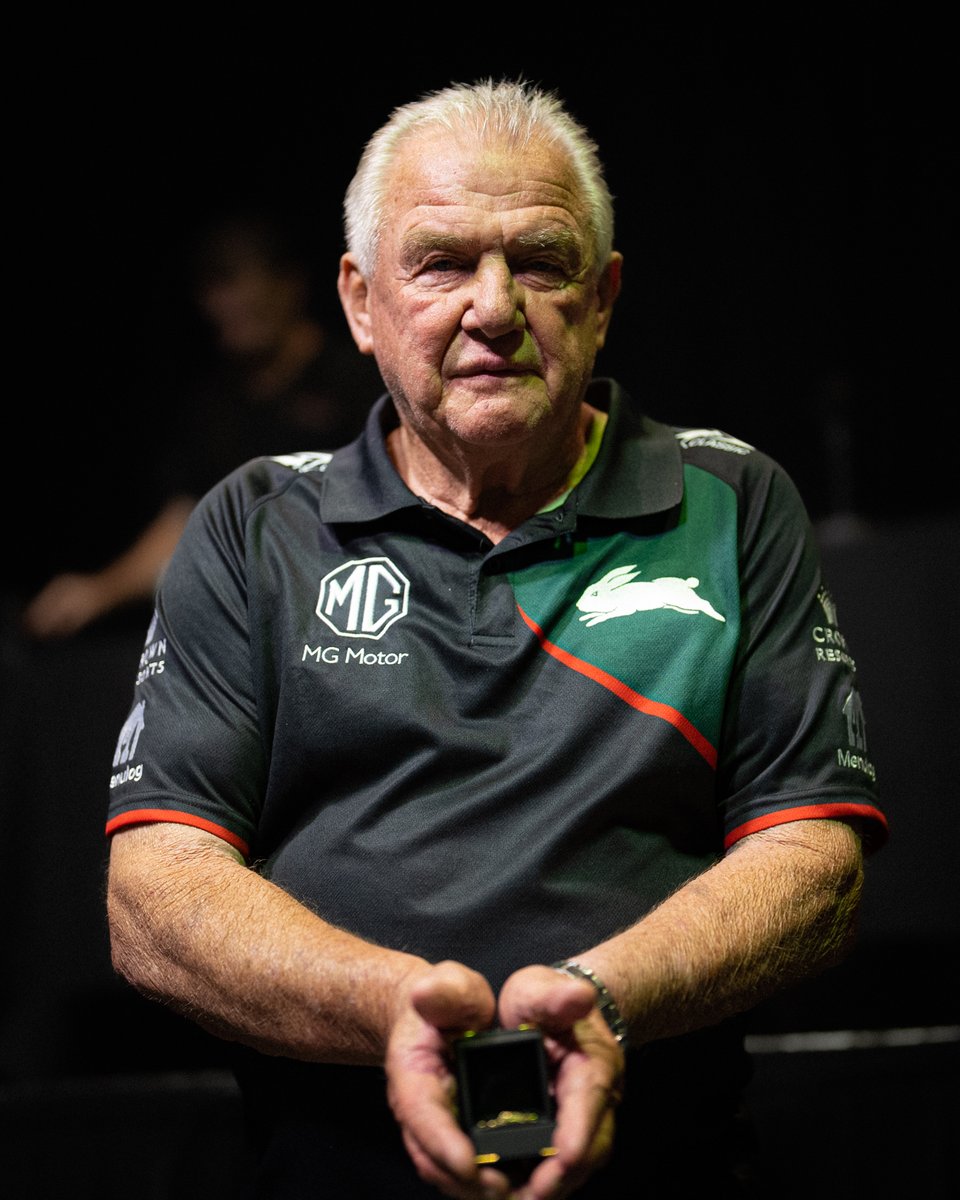 SSFCRABBITOHS's tweet image. Today the Club came full circle as our former Player, Coach, Chairman and leader during the fightback became a Life Member once again. 👏 Thank you, George Piggins. 🐇❤️💚