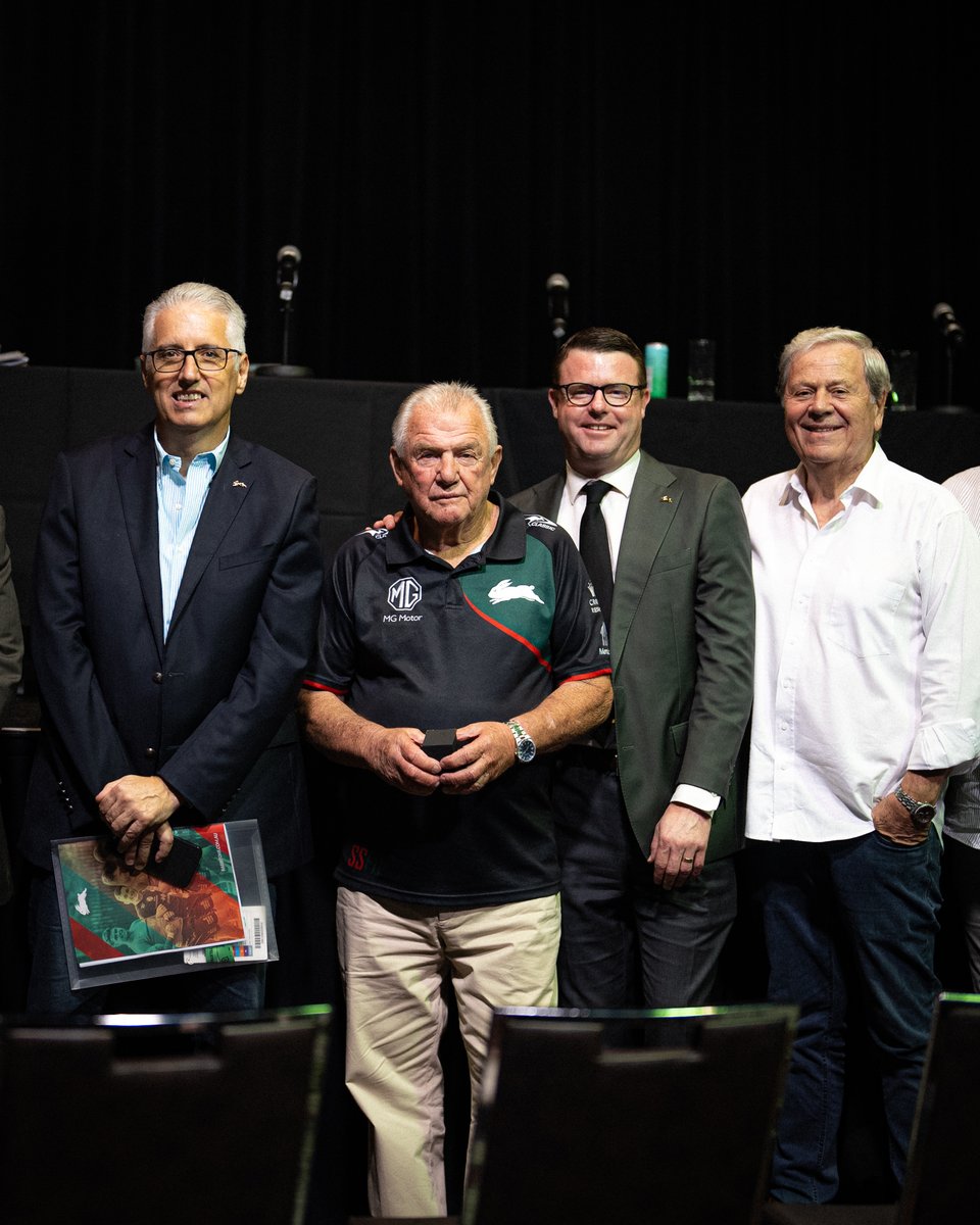 SSFCRABBITOHS's tweet image. Today the Club came full circle as our former Player, Coach, Chairman and leader during the fightback became a Life Member once again. 👏 Thank you, George Piggins. 🐇❤️💚