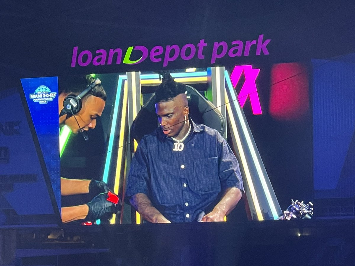 JCVazquez6's tweet photo. Great turnout here @loanDepotpark for the @DroneRaceLeague championship! M-DCPS STEM leaders all over the place! https://t.co/mzhTFXoqdd