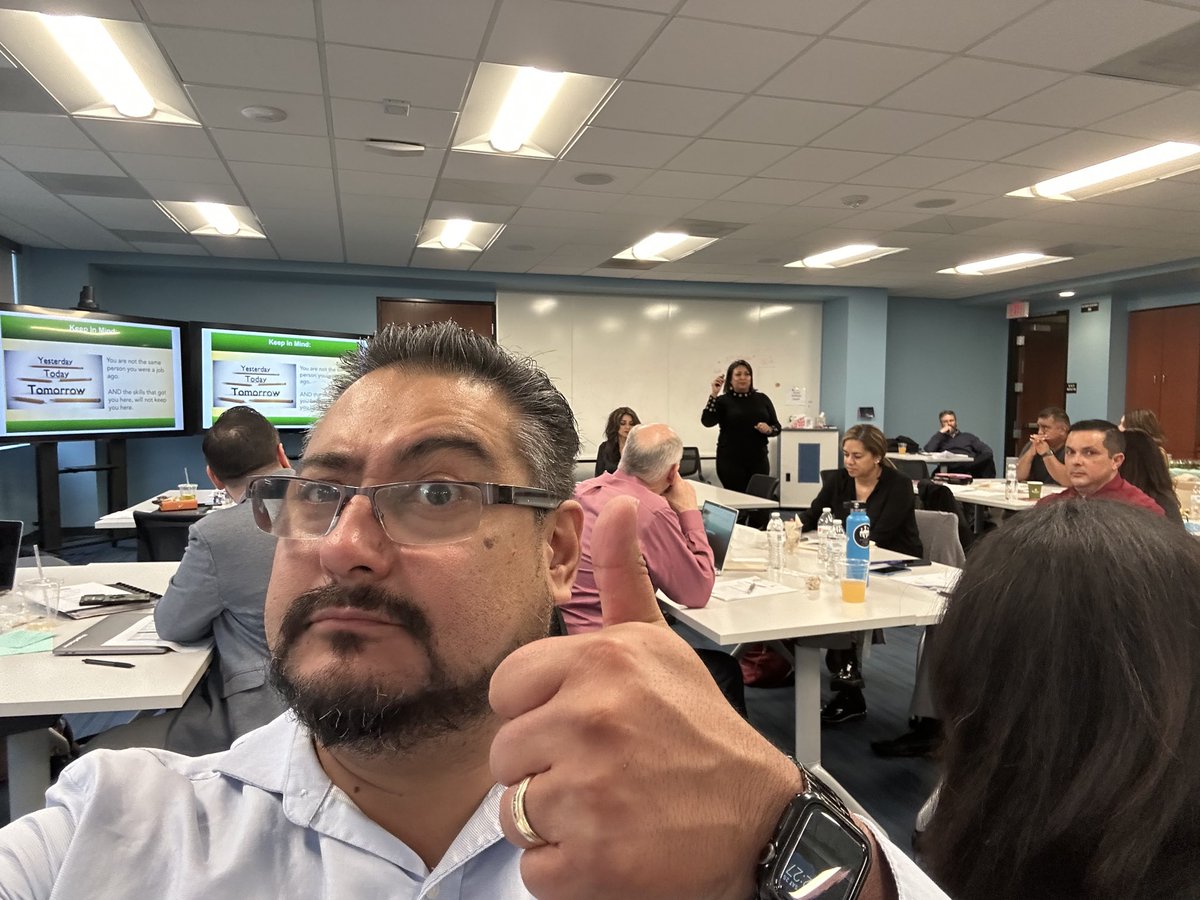 SmoothEduc8er's tweet photo. CALSA session today was awesome. We discussed SEL for Leaders, had panel discussion by inspiring Latinx educational leaders, and our resume building workshop was very eye opening. Best of all was networking with other amazing leaders across the state.  #Calsa #calsafamilia https://t.co/O0iW9fu2Up