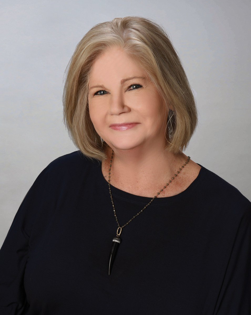 MasterCraftBG's tweet image. Happy 5-Year Work Anniversary, Pat! 🎉 “Being a part of MasterCraft inspires me because of the immense passion they have for their homebuyers,” she said. “I love that the company is so conscious of their work; every detail counts in creating a space for quality living.”