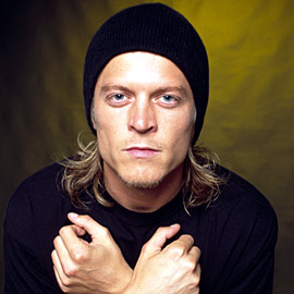 @puddleofmudd #WesScantlin Arrested For Trespassing At Former Home loudwire.com/puddle-of-mudd… @Loudwire